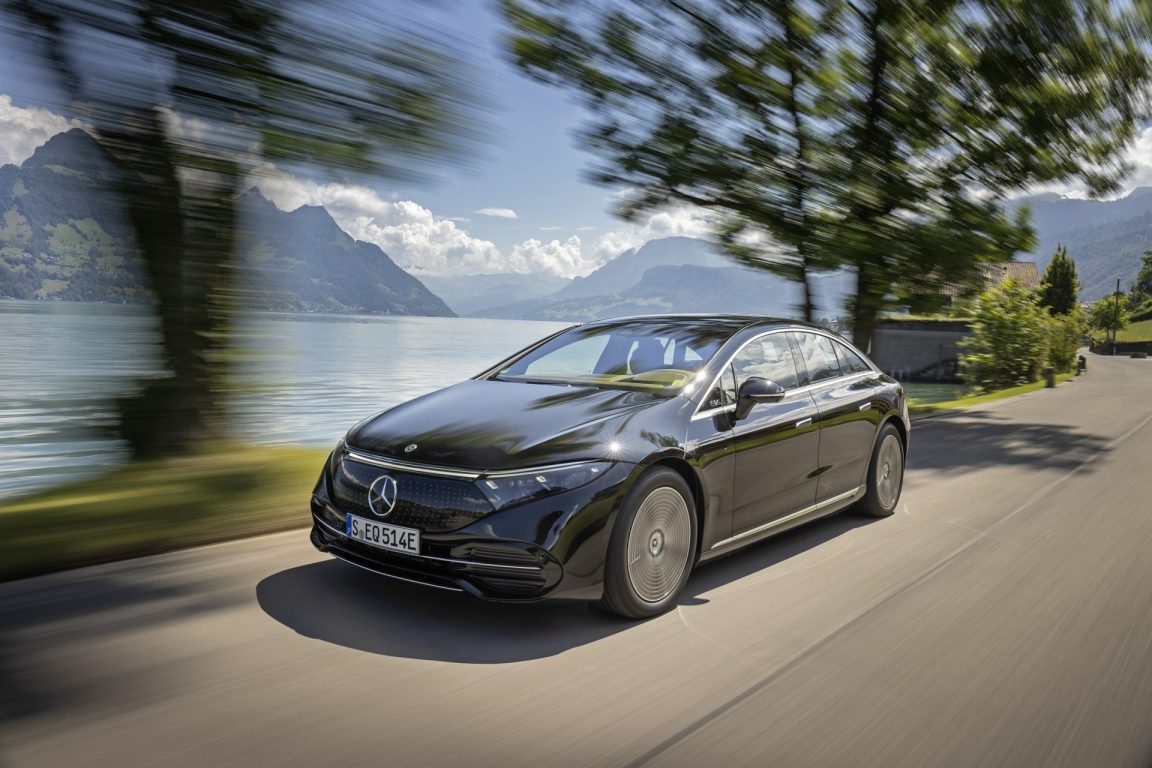 649 km menzile sahip tam elektrikli Mercedes EQS satışa sunuldu
