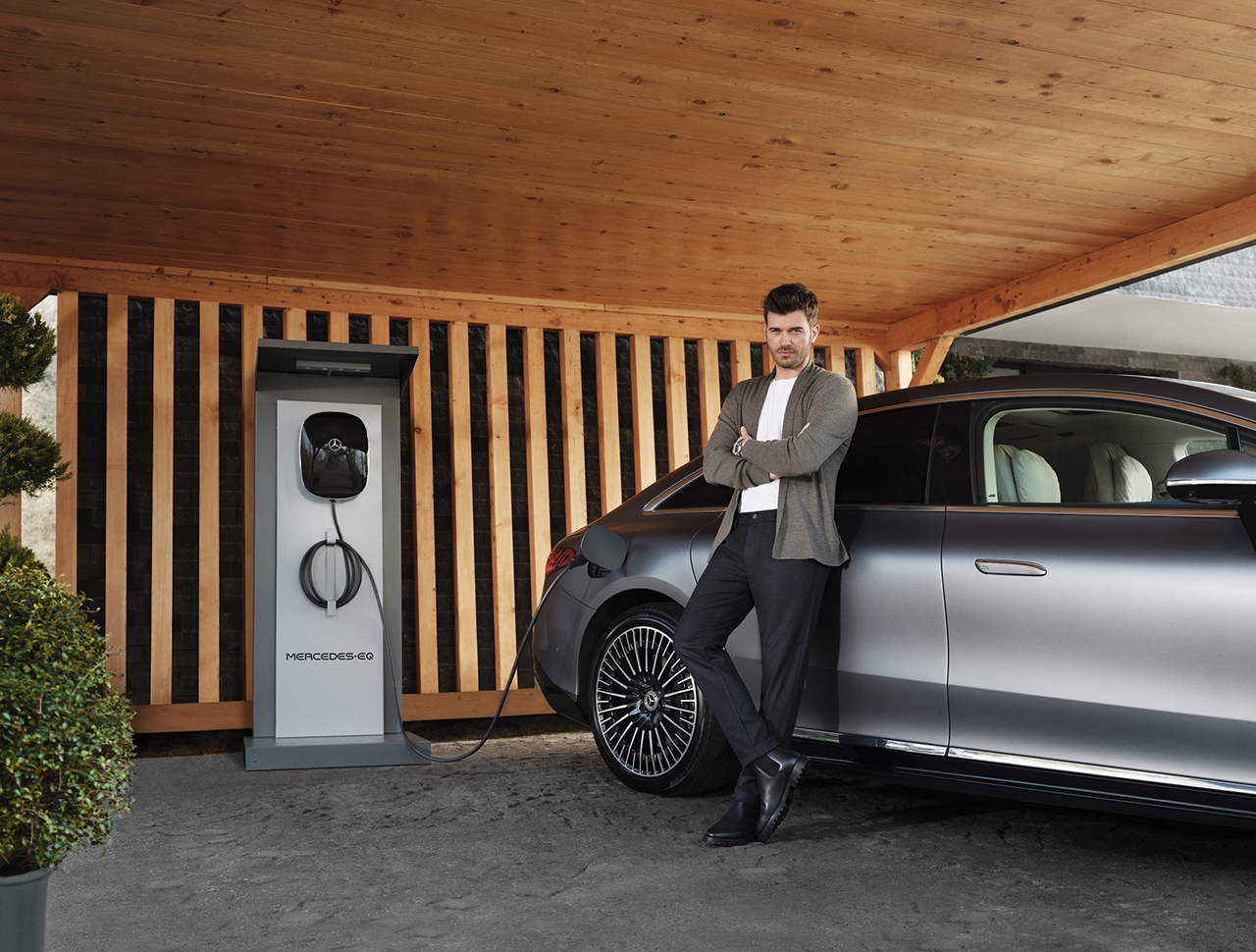 Kıvanç Tatlıtuğ Mercedes elektrikli ürün gamının marka yüzü oldu