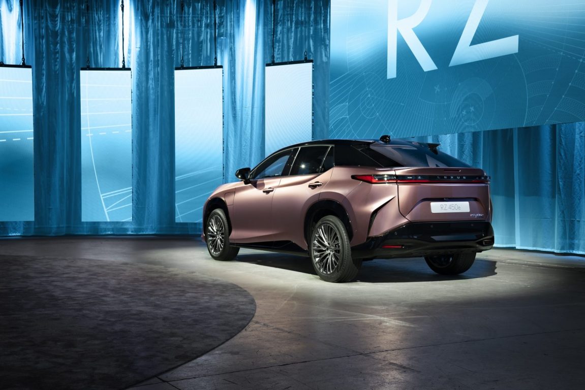 Lexus’tan yeni bir elektrikli model geliyor : Lexus RZ 450e