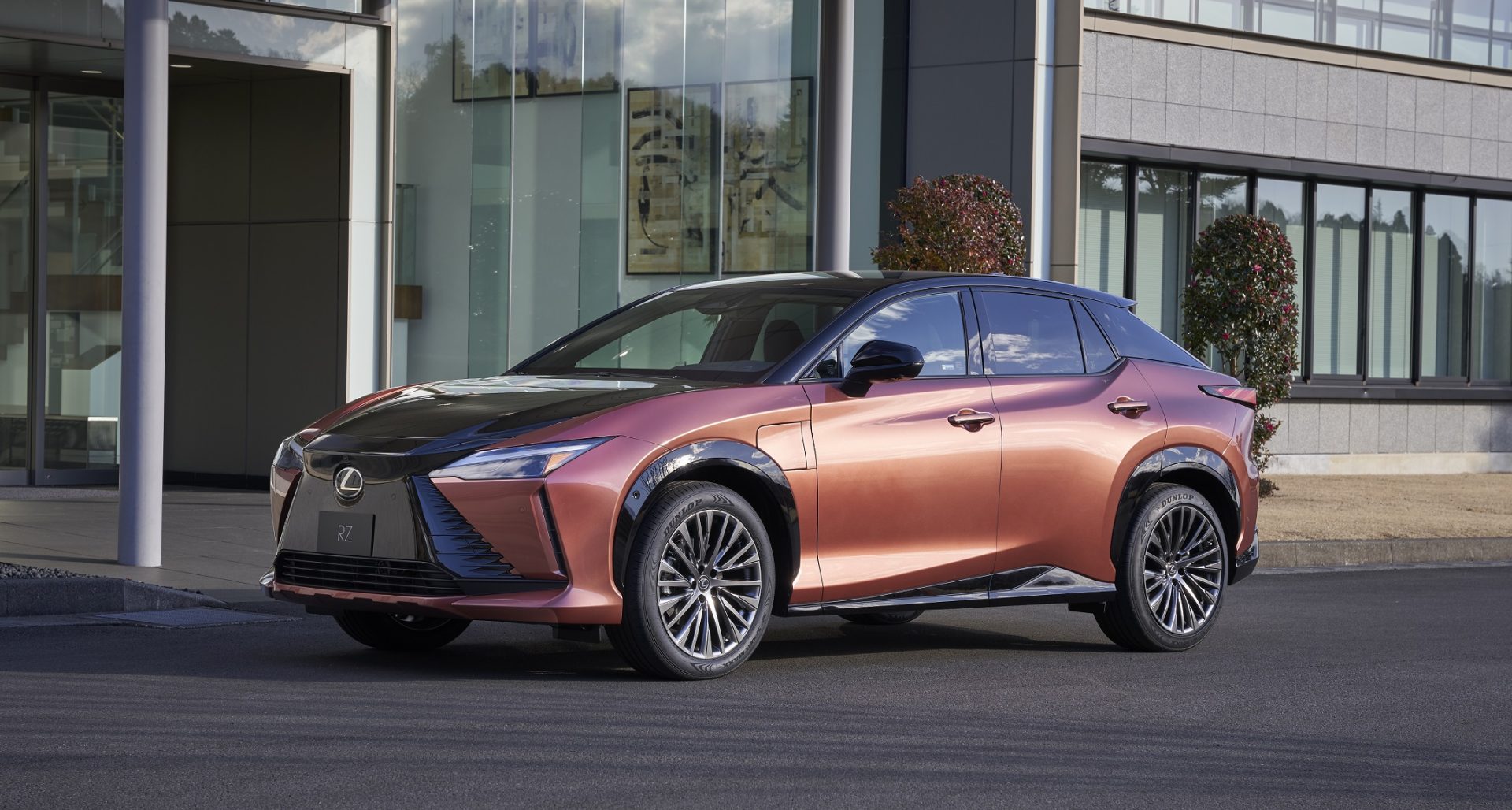 Lexus'tan yeni bir elektrikli model geliyor : Lexus RZ 450e
