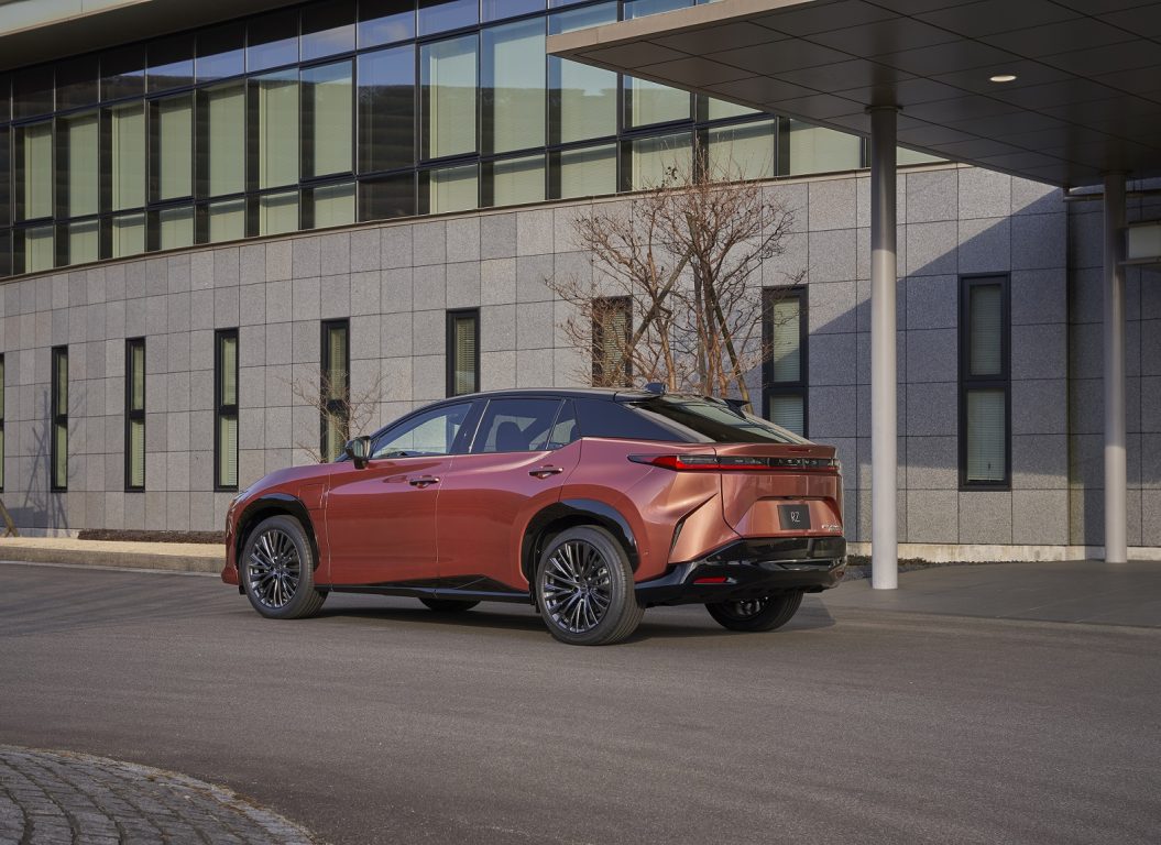 Lexus’tan yeni bir elektrikli model geliyor : Lexus RZ 450e