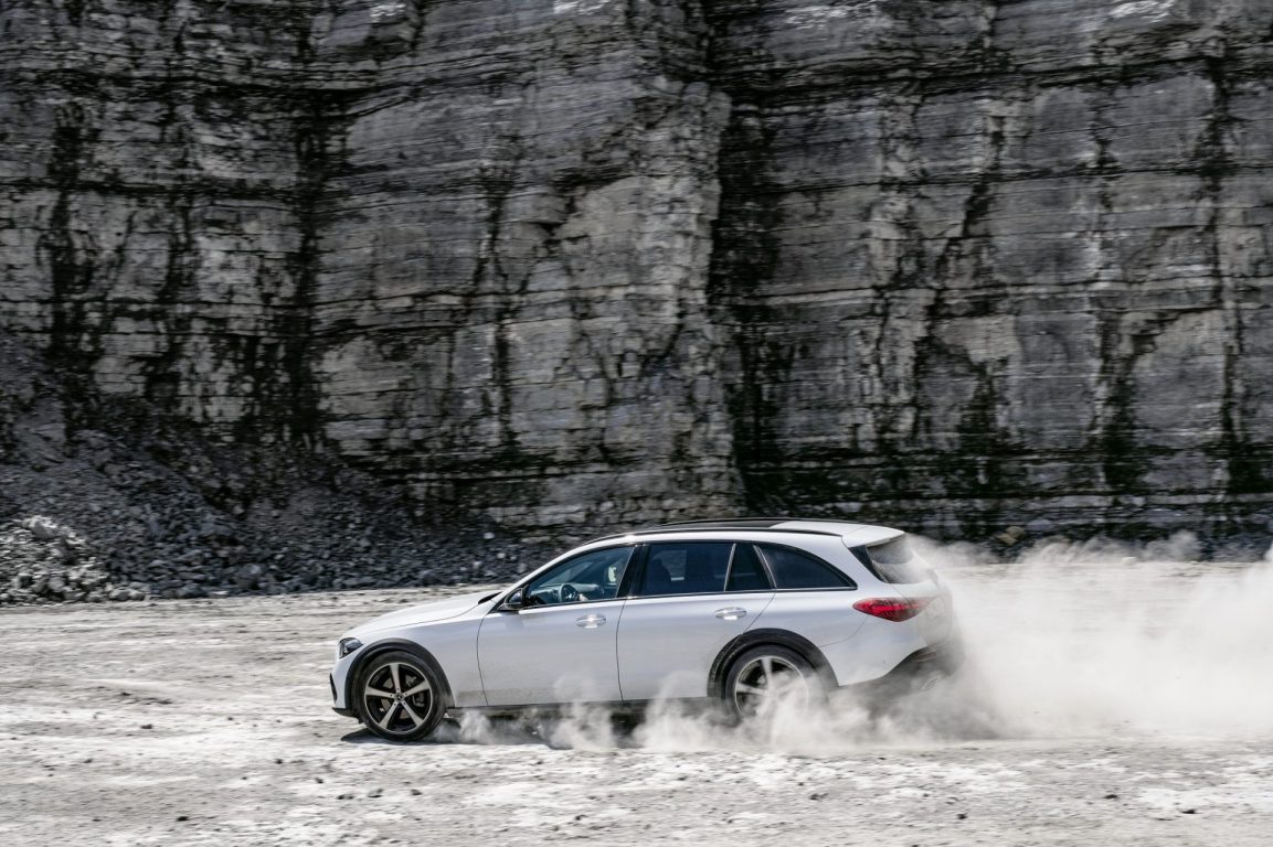 Mercedes C-Serisi All-Terrain ile yol dışına çıkıyor