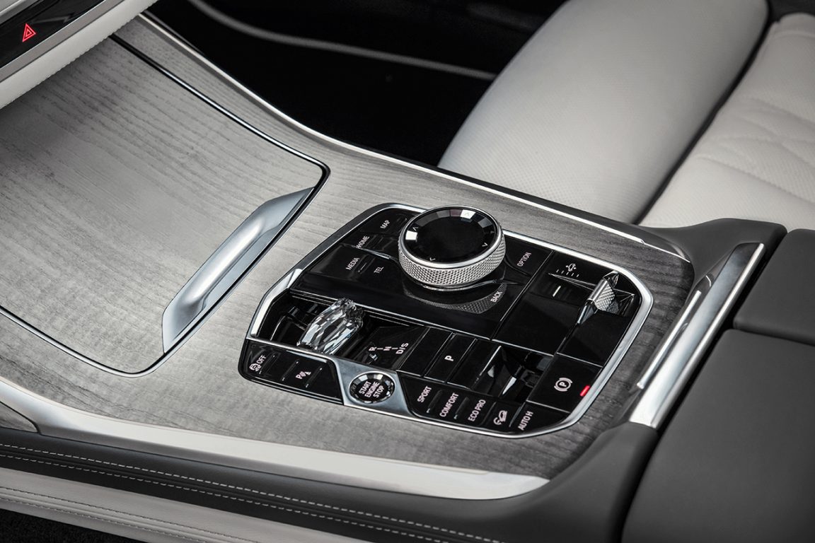 BMW X7 yenilendi ve daha güçlü hibrit motorlara kavuştu