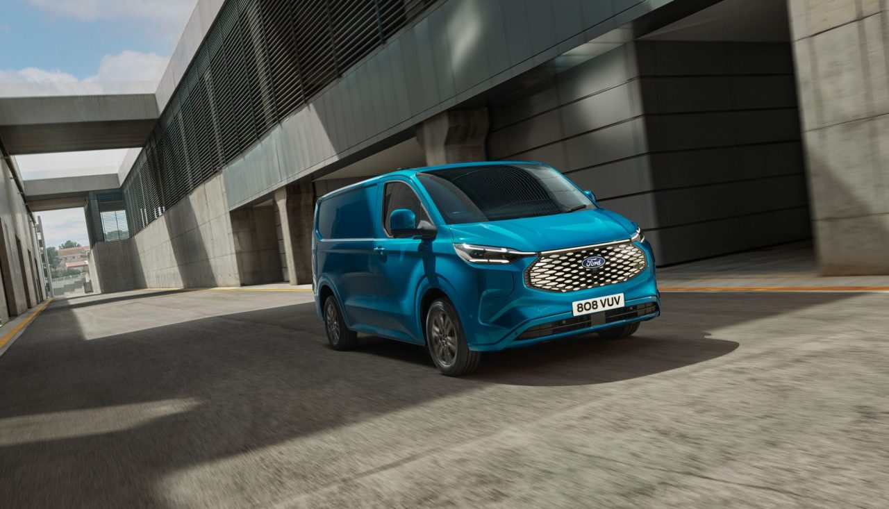 Ford’un merakla beklenen tam elektrikli modeli yeni E-Transit Custom tanıtıldı