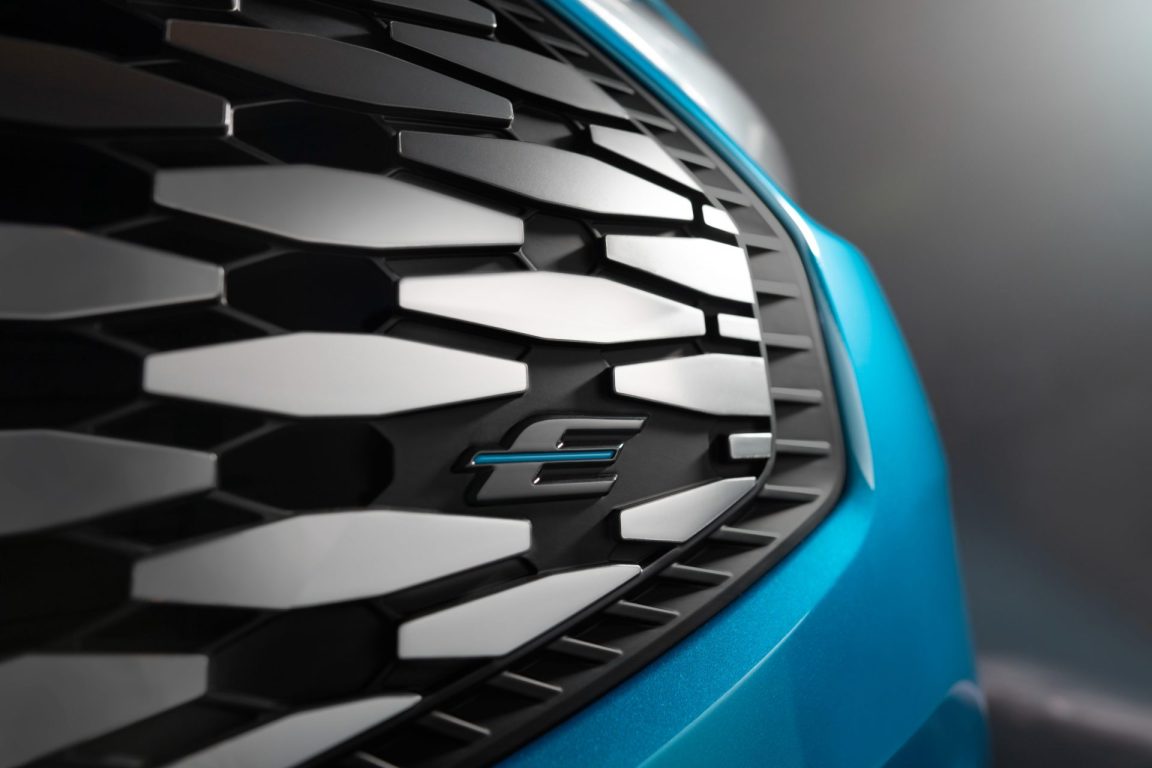 Ford’un merakla beklenen tam elektrikli modeli yeni E-Transit Custom tanıtıldı