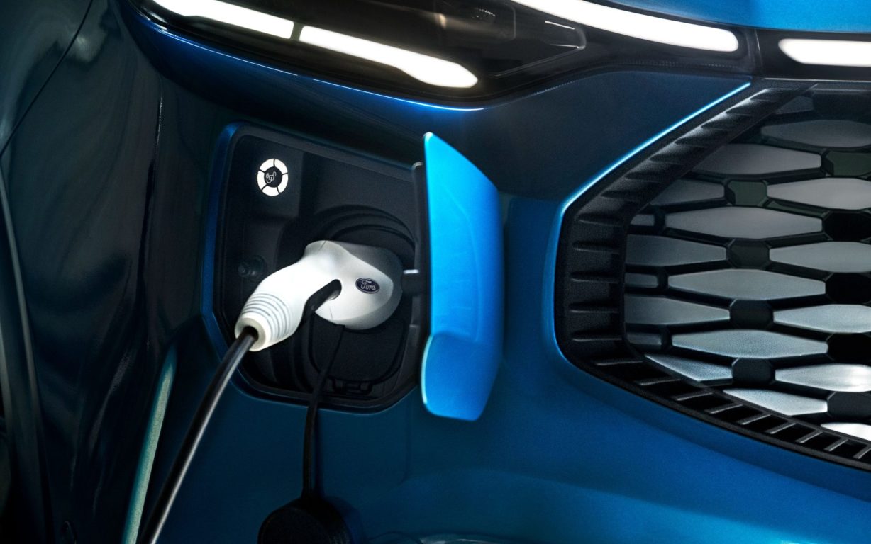 Ford’un merakla beklenen tam elektrikli modeli yeni E-Transit Custom tanıtıldı