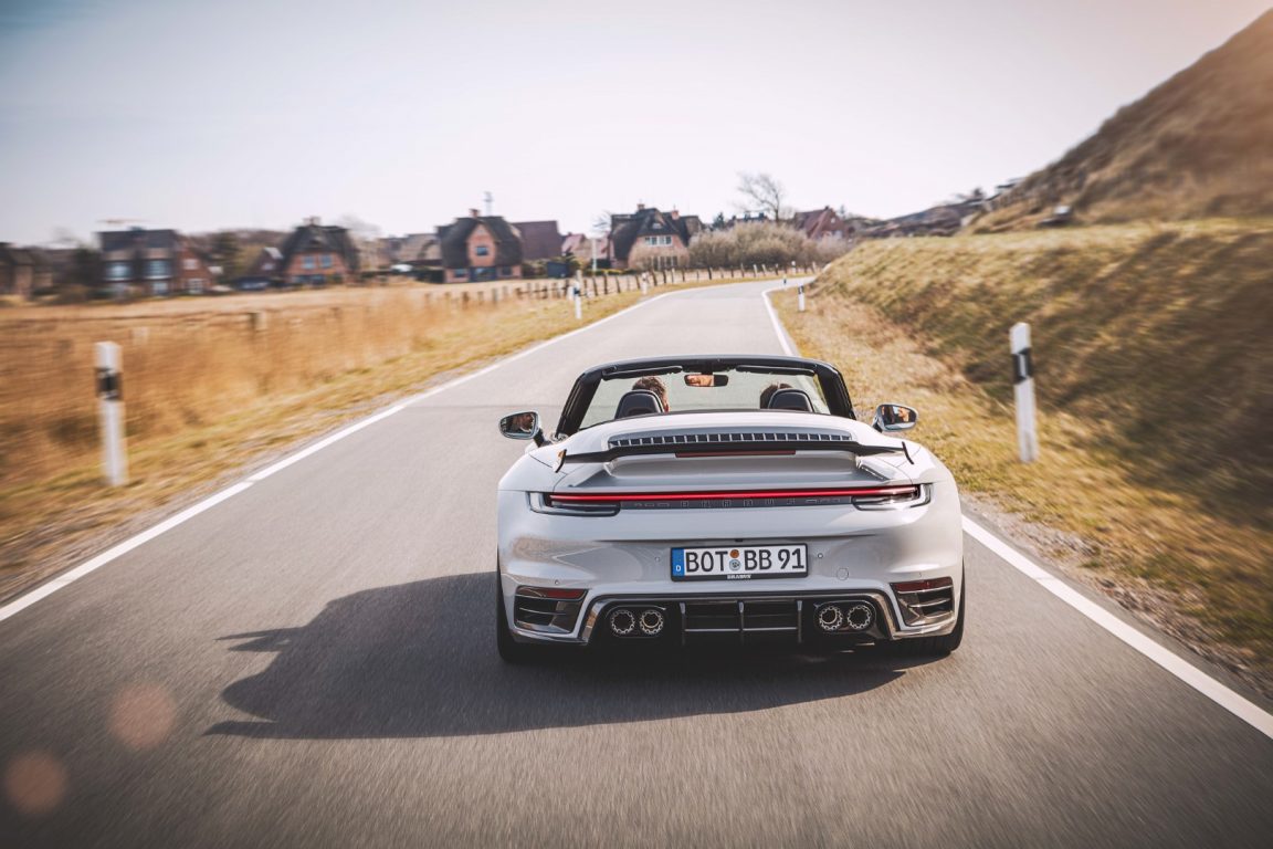 Porsche 911 Turbo S’in en hızlı hali : Brabus 820 Coupe & Cabriolet