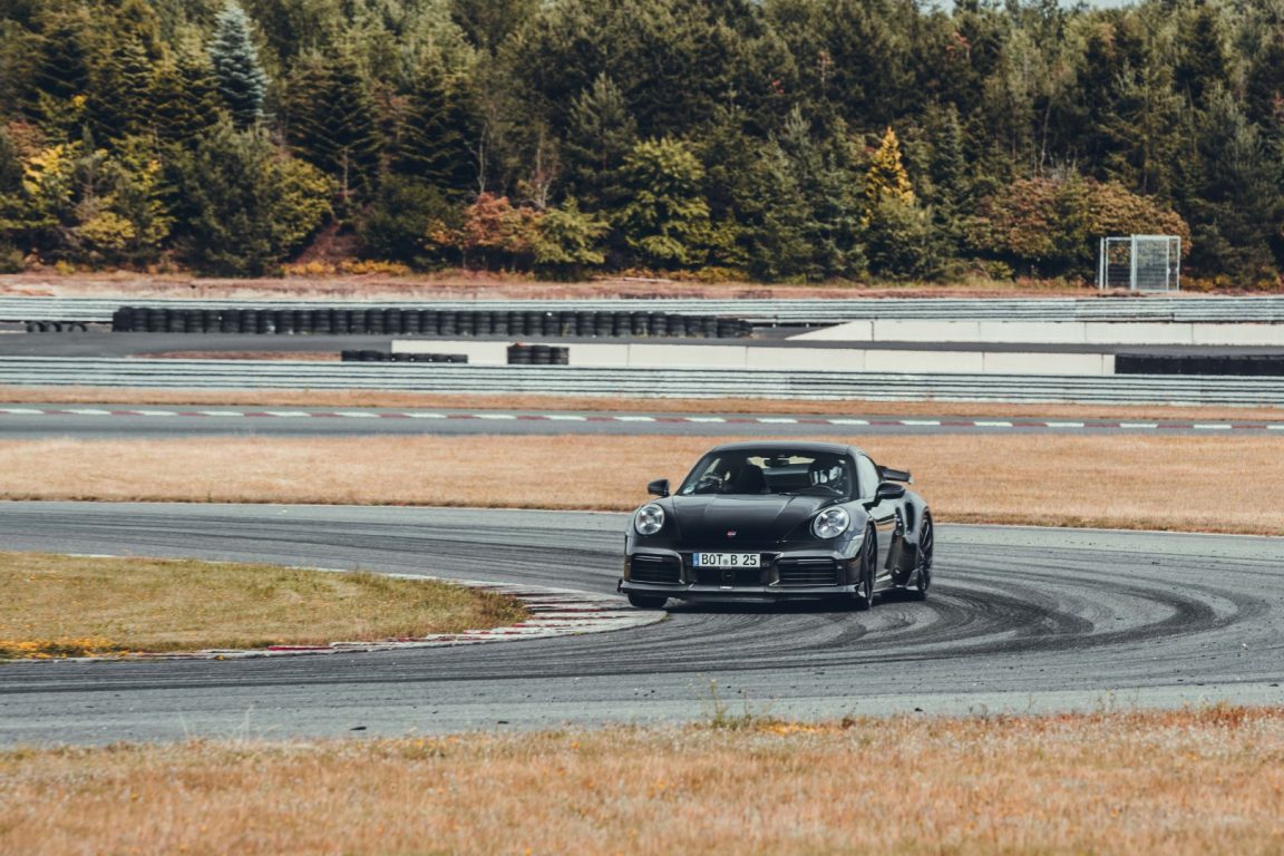 Porsche 911 Turbo S’in en hızlı hali : Brabus 820 Coupe & Cabriolet