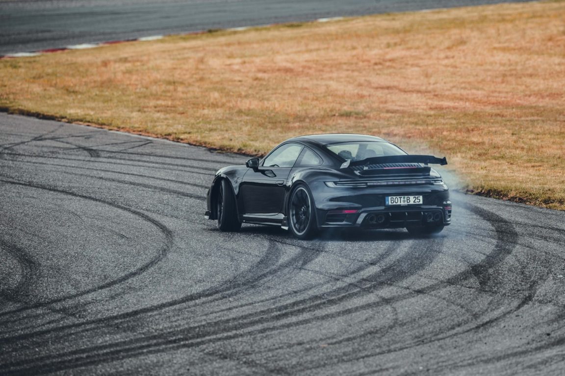 Porsche 911 Turbo S’in en hızlı hali : Brabus 820 Coupe & Cabriolet