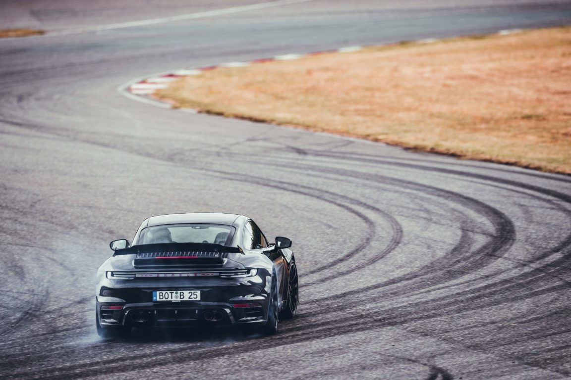 Porsche 911 Turbo S’in en hızlı hali : Brabus 820 Coupe & Cabriolet