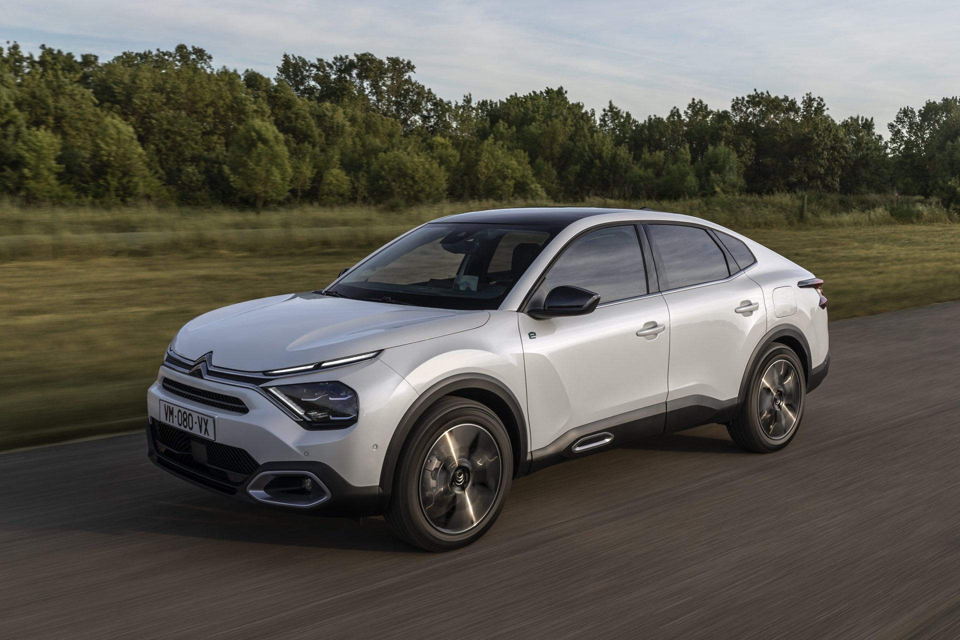 Citroen yeni C4X tüm dünyaya Türkiye'de tanıtıldı