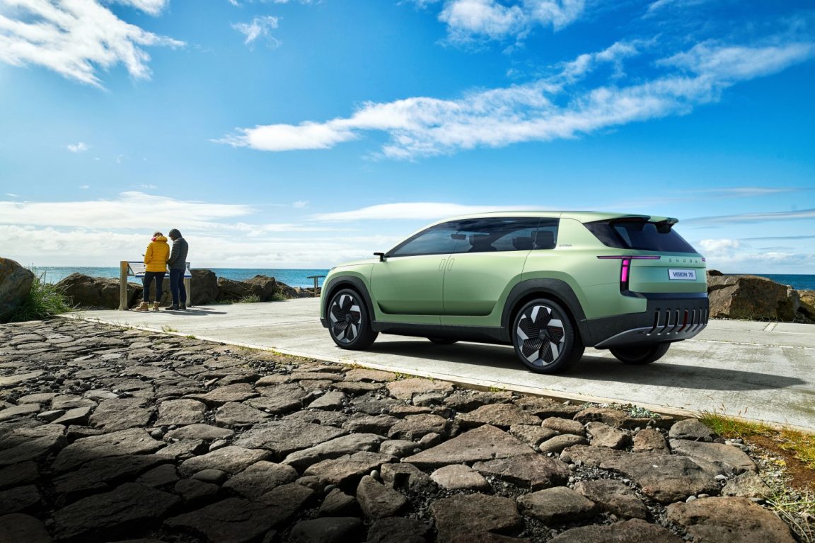Skoda yeni marka kimliğini Vision 7S ile tanıttı