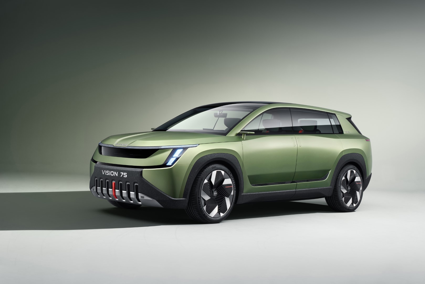 Skoda yeni marka kimliğini Vision 7S ile tanıttı