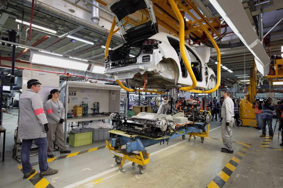 Peugeot elektrikli modellerin perdesini aralıyor