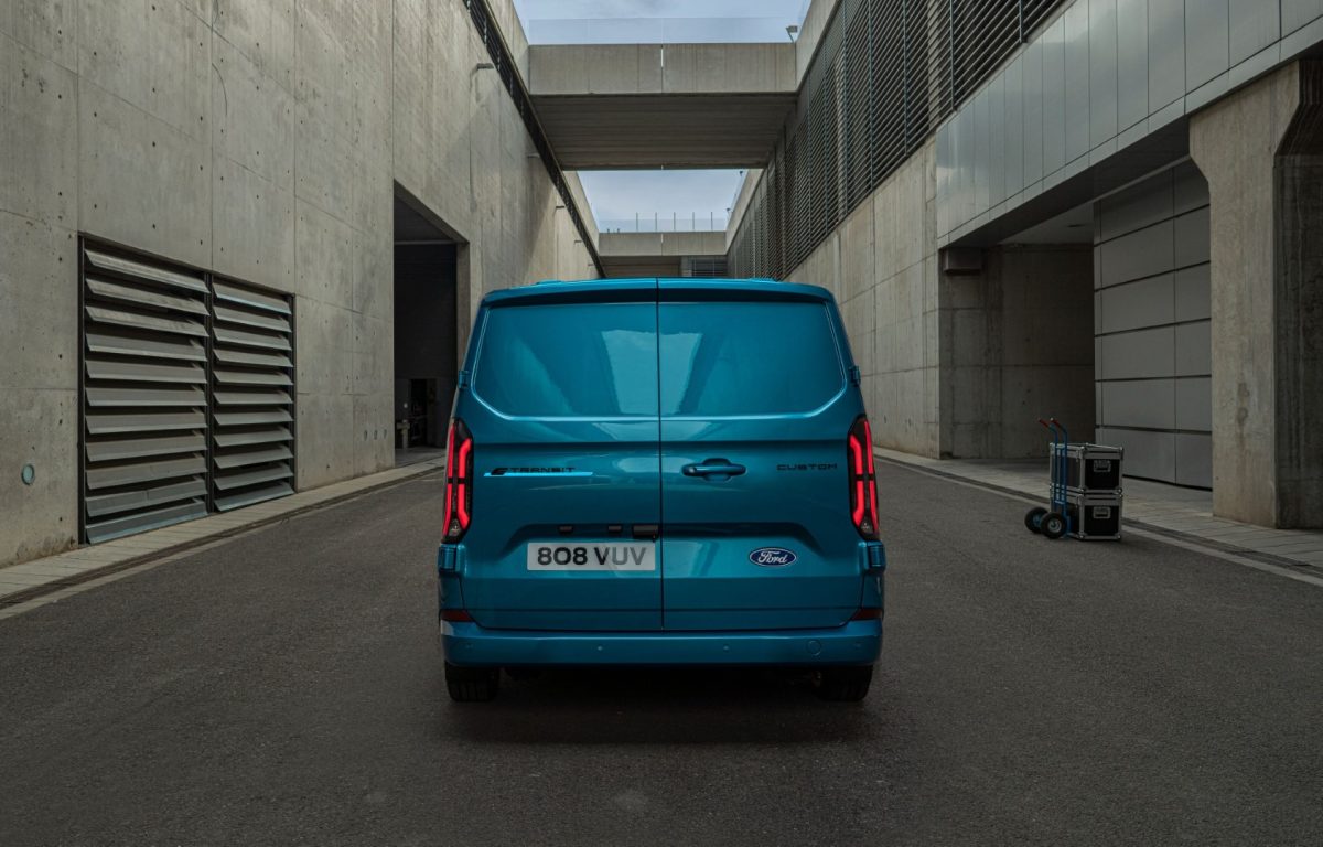 Tam elektrikli Ford E-Transit Custom ile ticaretin geleceği değişiyor