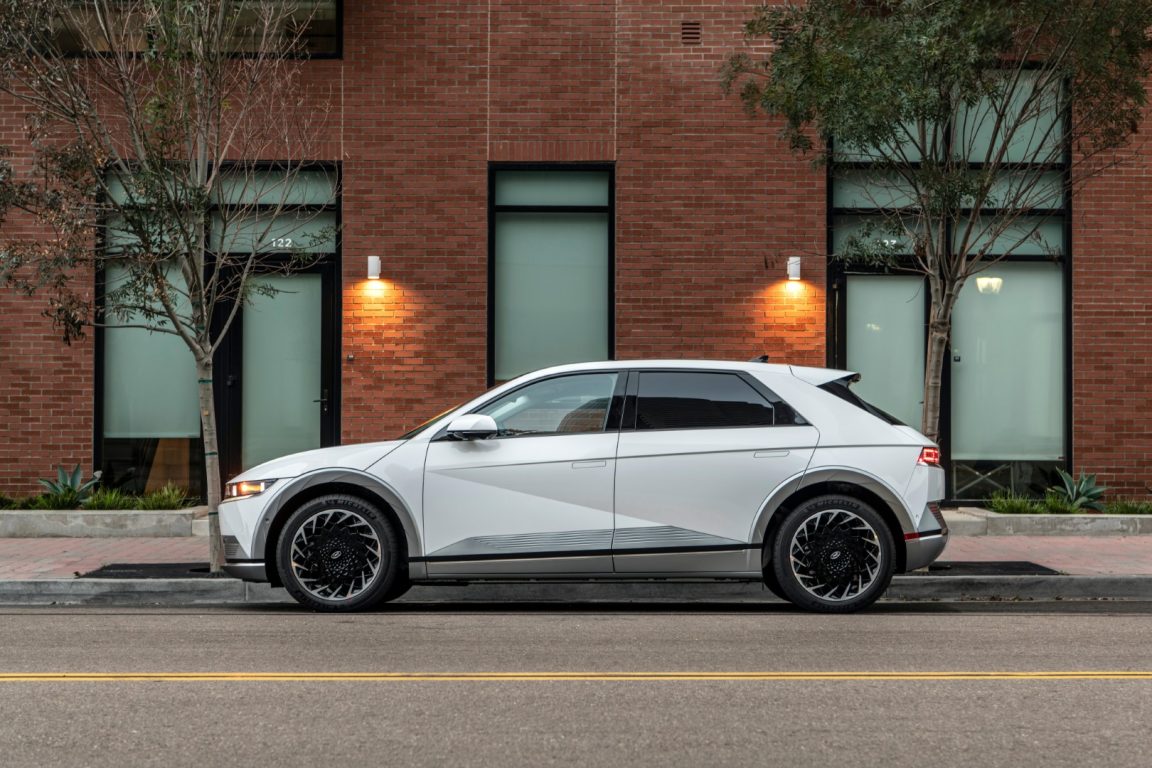 Hyundai IONIQ5 satışa sunuldu. Fiyat ne kadar? Ne kadar tüketiyor? Özellikleri Neler?