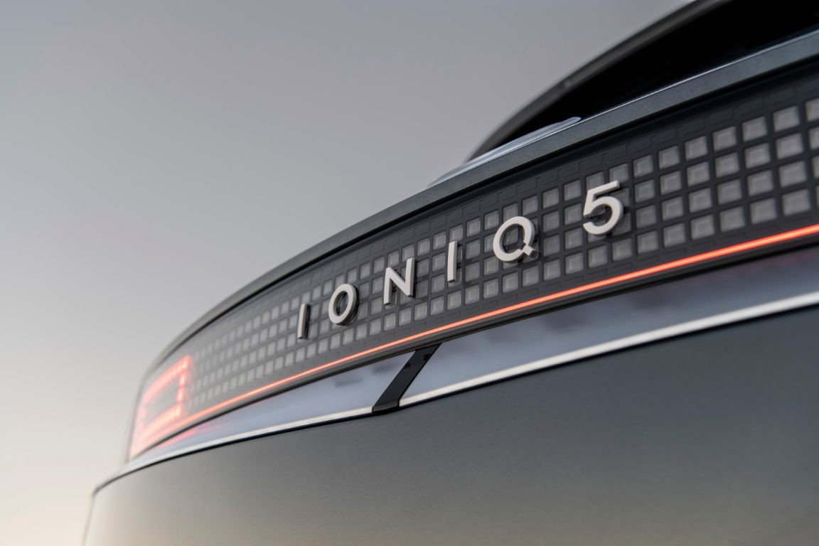 Hyundai IONIQ5 satışa sunuldu. Fiyat ne kadar? Ne kadar tüketiyor? Özellikleri Neler?