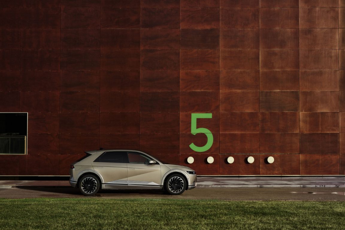 Hyundai IONIQ5 satışa sunuldu. Fiyat ne kadar? Ne kadar tüketiyor? Özellikleri Neler?