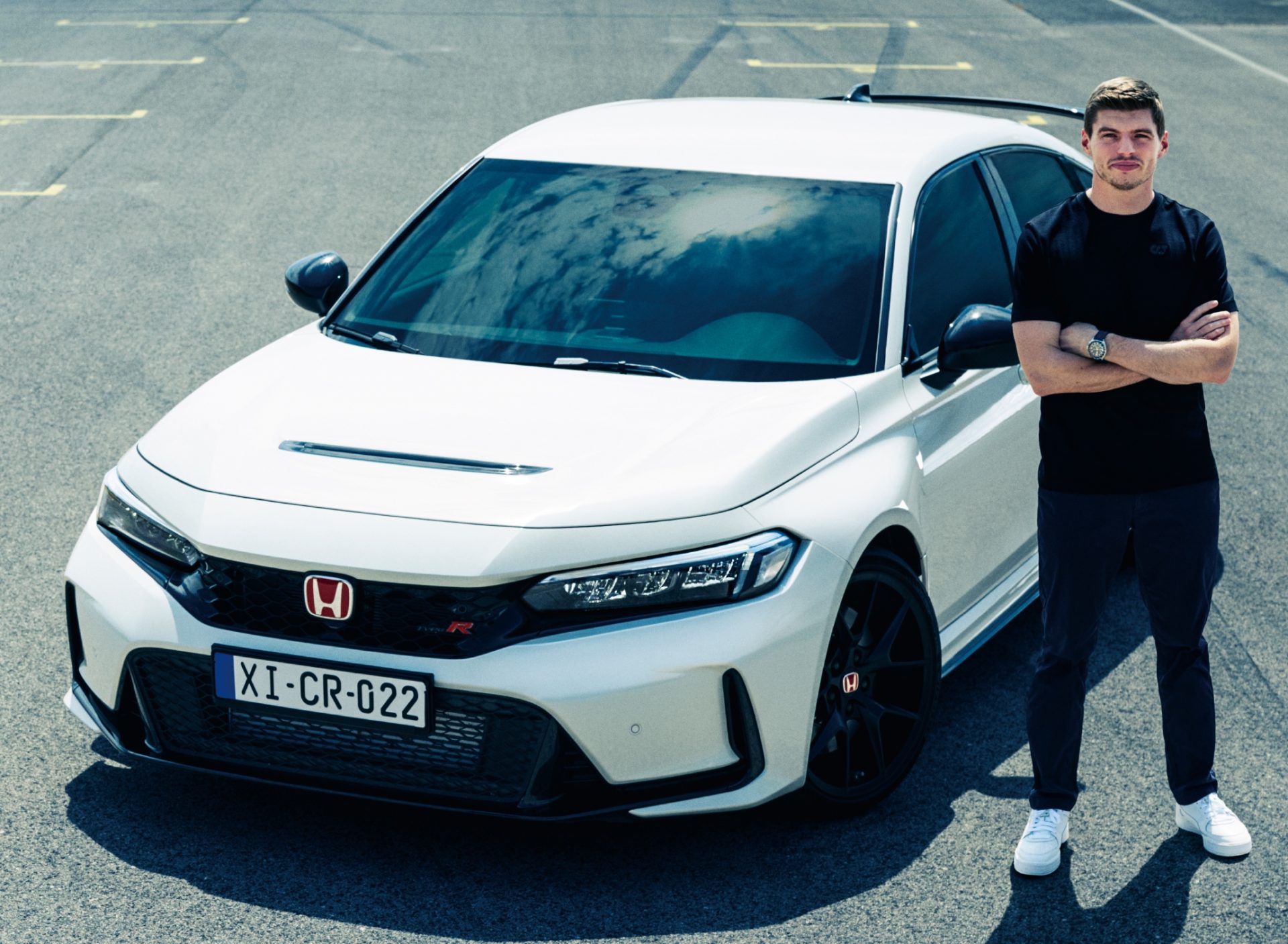 Max Verstappen yeni Honda Civic Type R'ı test etti