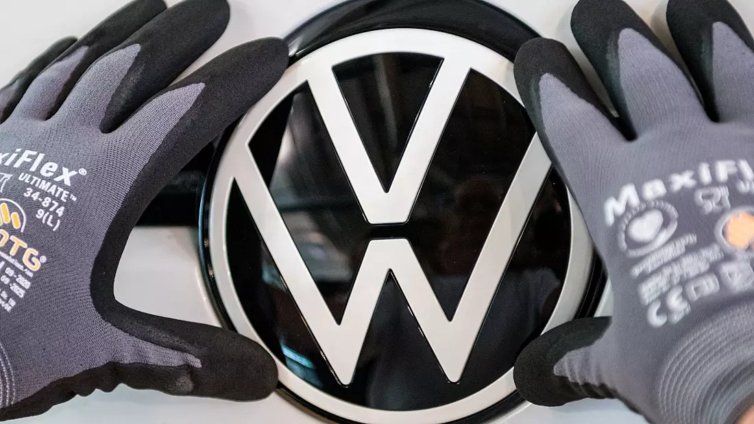 Volkswagen, Avrupa'da elektrikli araçlara olan talep iki katına çıkarken elektrikli araçlarının 2022 yılı için 'tükendiğini' söyledi