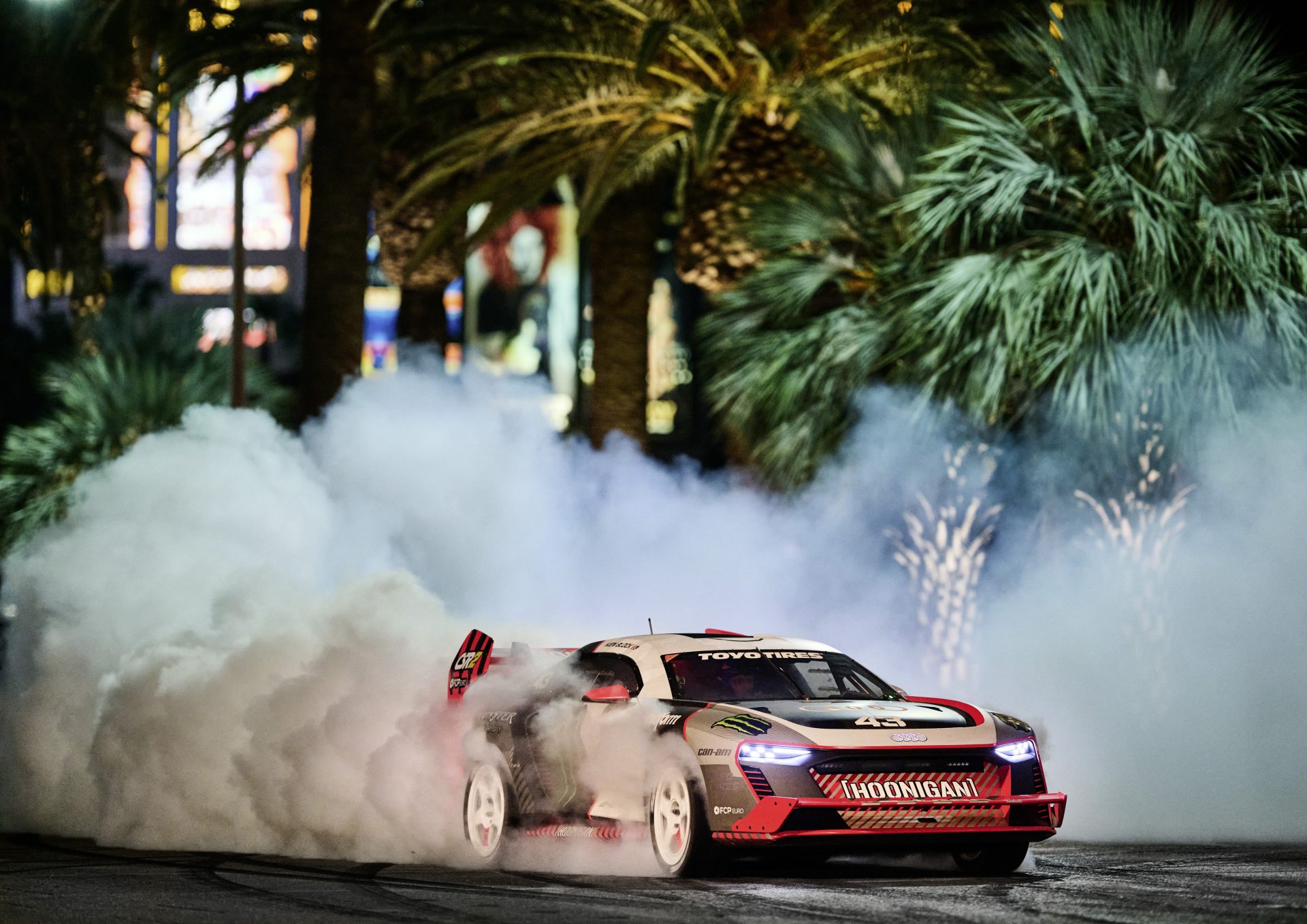 Ken Block’un Audi S1 Hoonitron ile heyecan yarattı