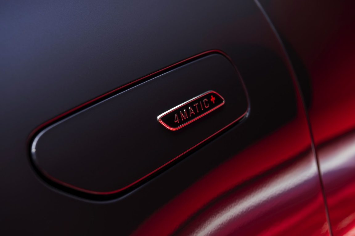 Mercedes AMG imzalı ilk elektrikli SUV EQE tanıtıldı