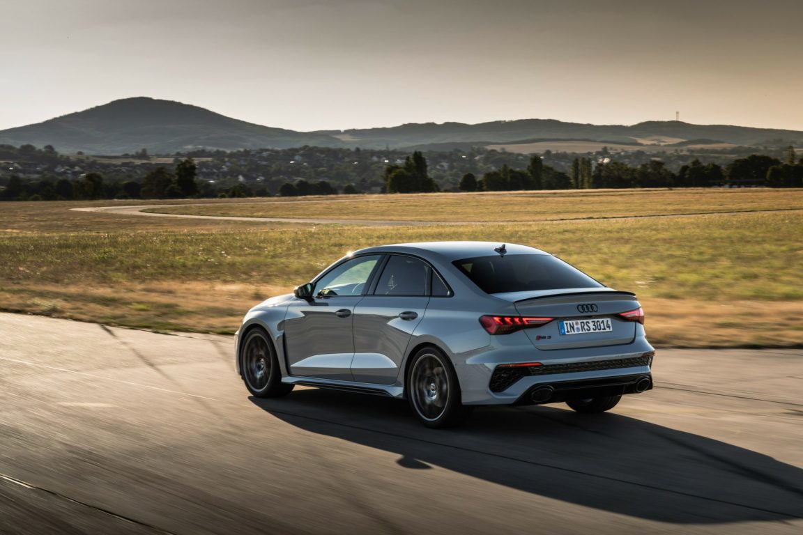 Audi RS 3 Performance Edition ile 300 km/s’ye çıkıyor