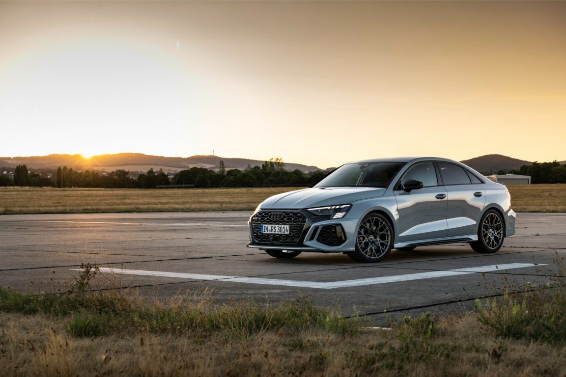 Audi RS 3 Performance Edition ile 300 km/s’ye çıkıyor