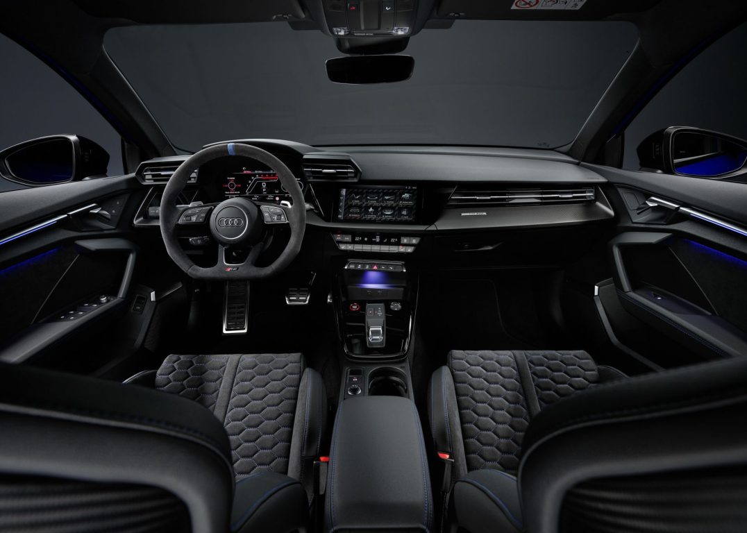 Audi RS 3 Performance Edition ile 300 km/s’ye çıkıyor