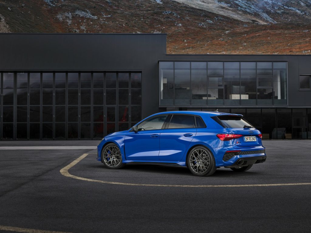 Audi RS 3 Performance Edition ile 300 km/s’ye çıkıyor