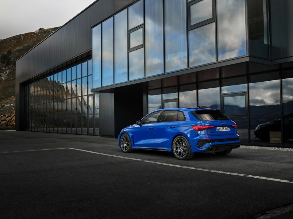 Audi RS 3 Performance Edition ile 300 km/s’ye çıkıyor