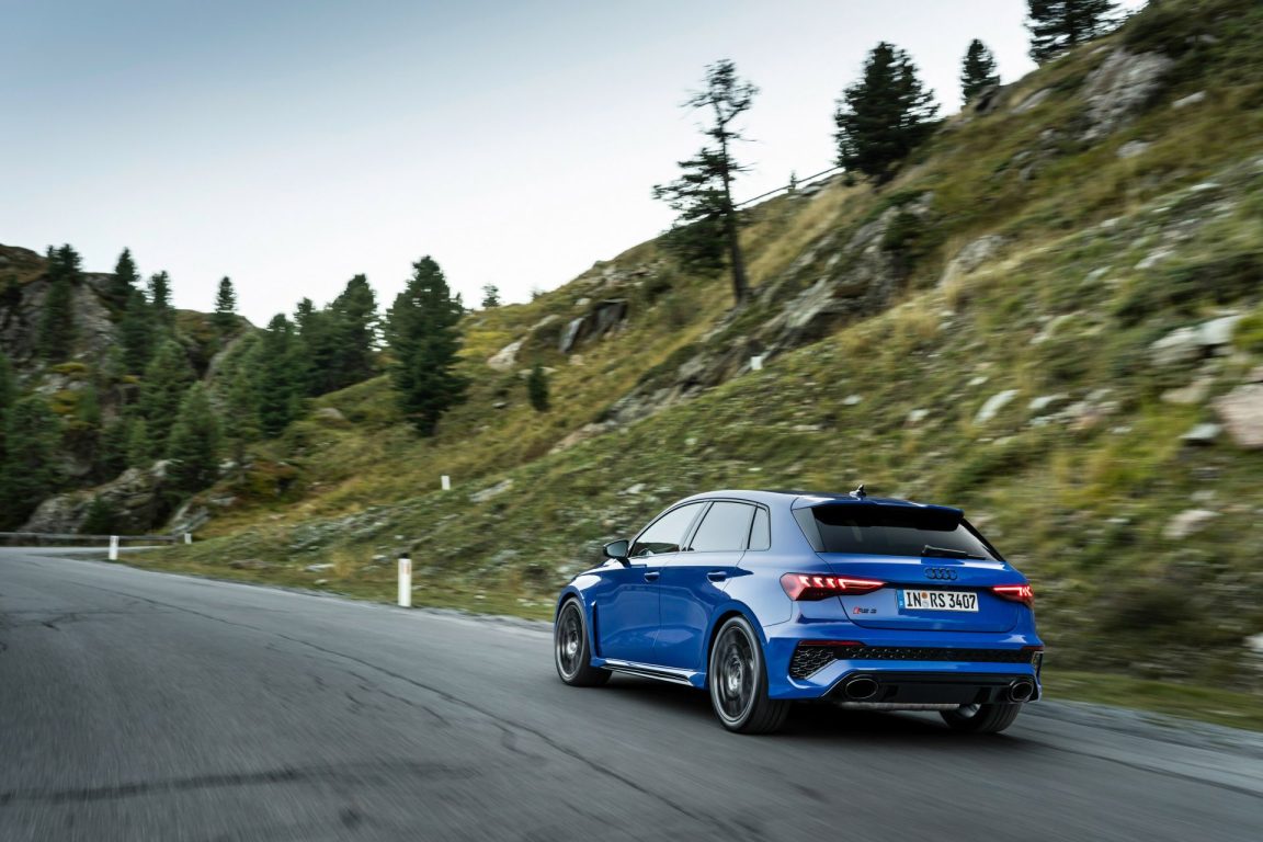Audi RS 3 Performance Edition ile 300 km/s’ye çıkıyor