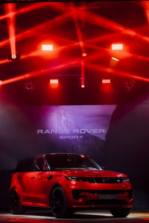 Yeni Range Rover Sport etkileyici bir atmosfer içinde tanıtıldı