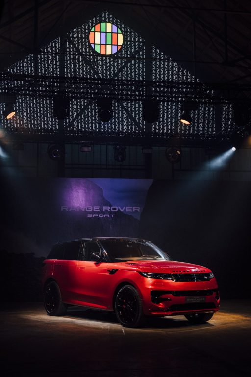 Yeni Range Rover Sport etkileyici bir atmosfer içinde tanıtıldı