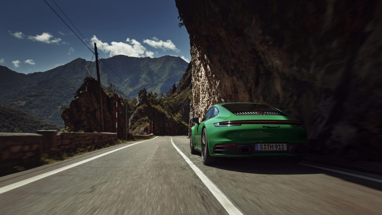 Porsche, daha hafiflemiş olan 911 Carrera T ‘yi tanıttı