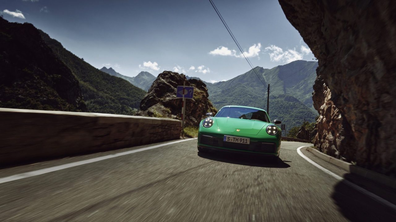 Porsche, daha hafiflemiş olan 911 Carrera T ‘yi tanıttı