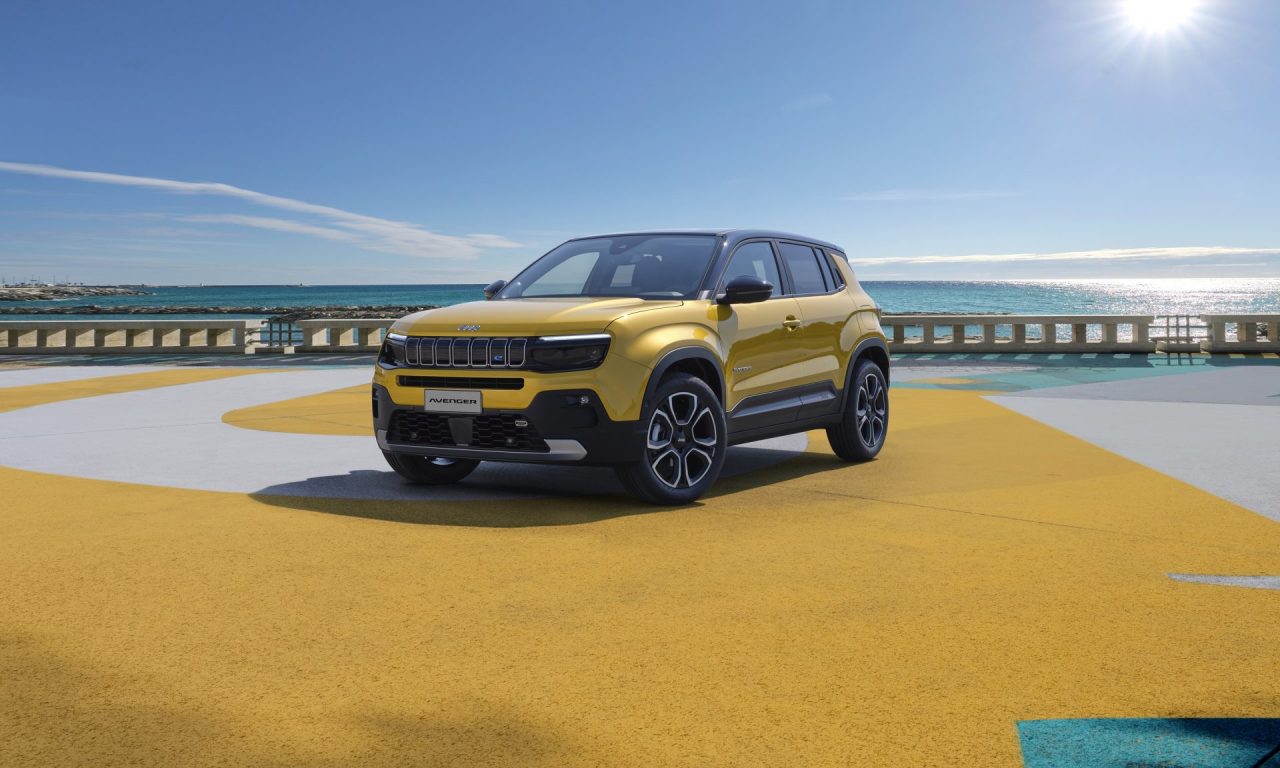 Jeep’in tamamen elektrikli ilk modeli Avenger, Paris Otomobil Fuarı’nda tanıtıldı