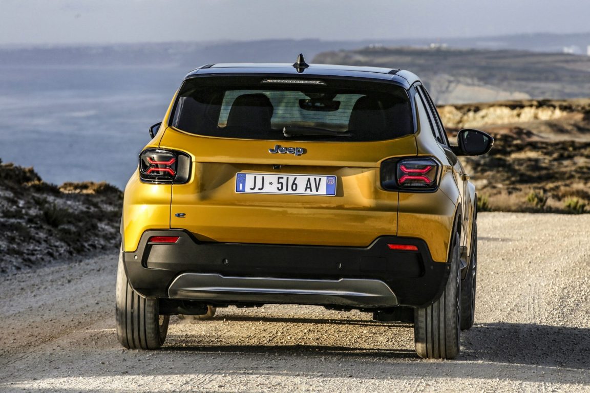 Jeep’in tamamen elektrikli ilk modeli Avenger, Paris Otomobil Fuarı’nda tanıtıldı