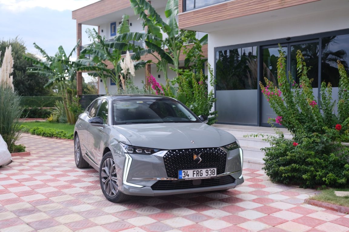 Modern SUV Coupe ile kompakt hatchback bir arada : Yeni DS 4 satışa sunuldu