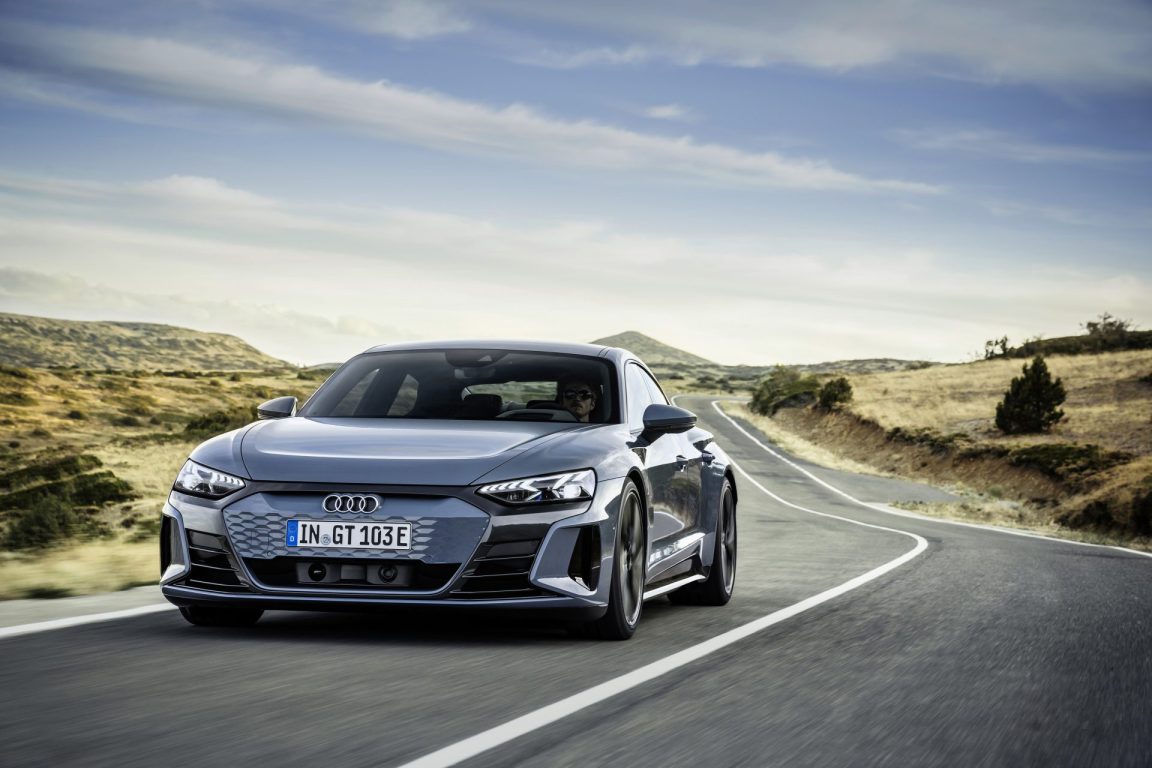 Tamamen elektrikli Audi e-tron ailesi satılmaya başladı. İşte fiyatlar!