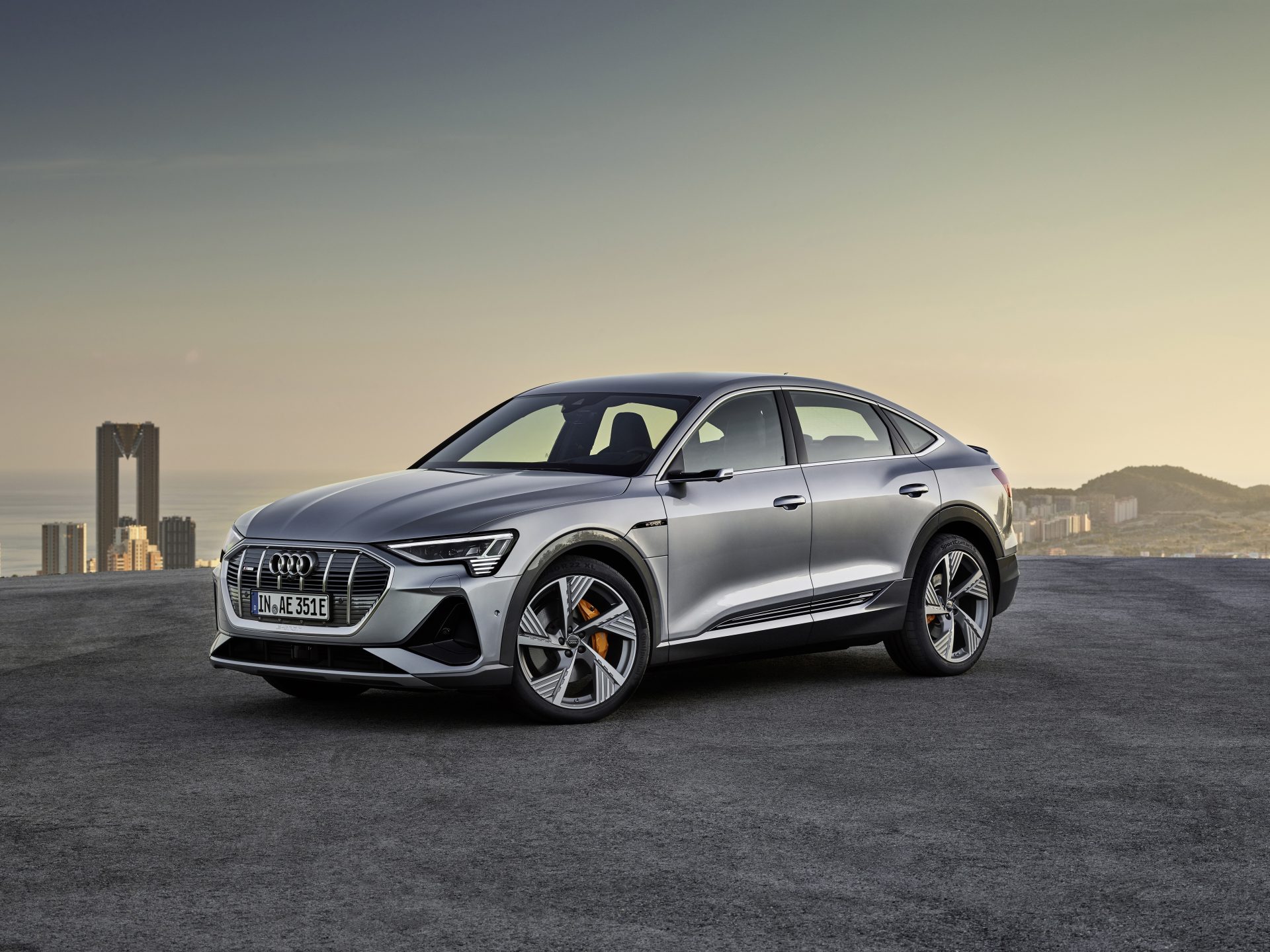 Tamamen elektrikli Audi e-tron ailesi satılmaya başladı. İşte fiyatlar!