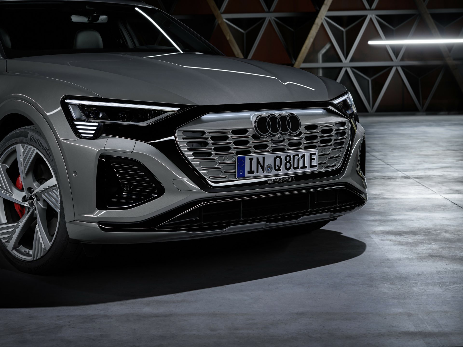Audi, dört halkalı logosunda değişime gitti