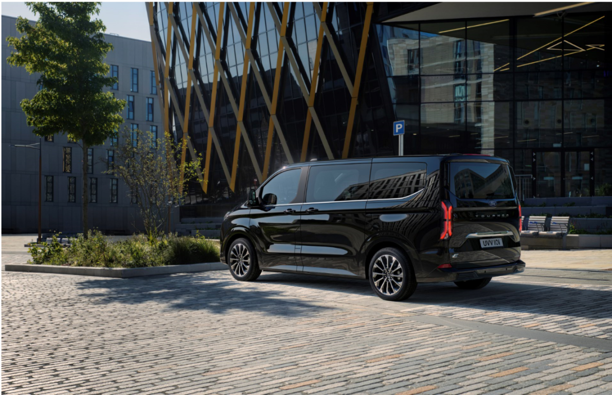 Ford, tam elektrikli modeli yeni E-Tourneo Custom’u tanıttı