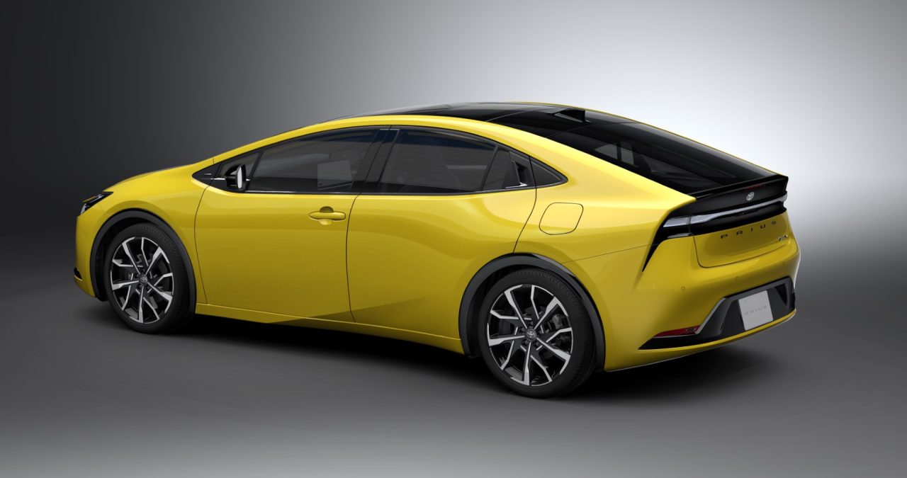 Toyota Prius baştan aşağı yenilendi