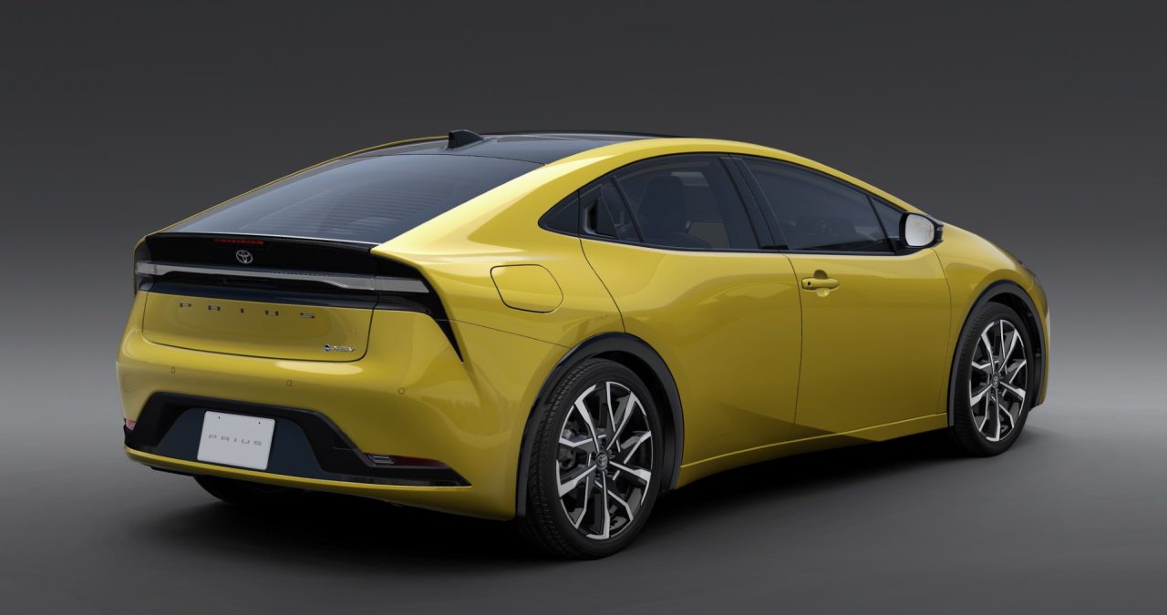 Toyota Prius baştan aşağı yenilendi