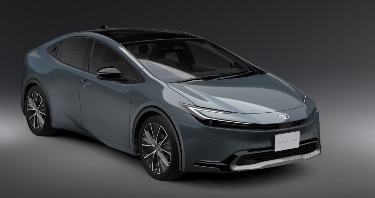Toyota Prius baştan aşağı yenilendi