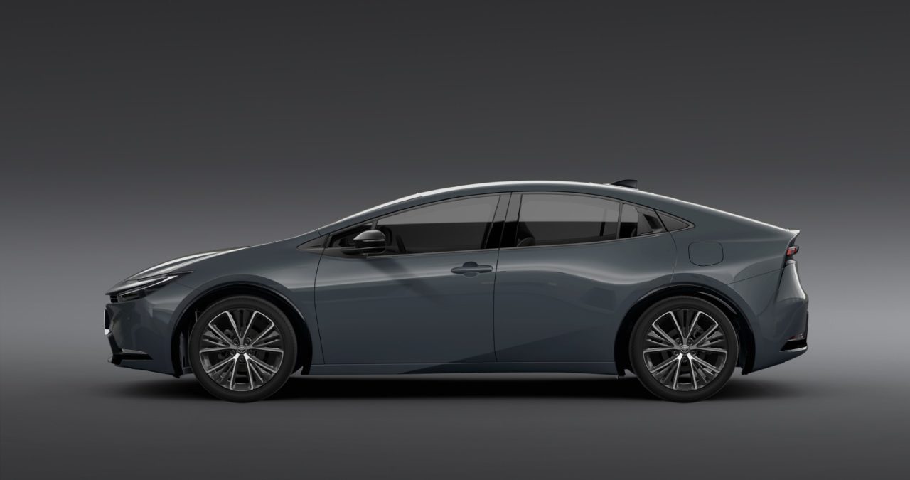 Toyota Prius baştan aşağı yenilendi