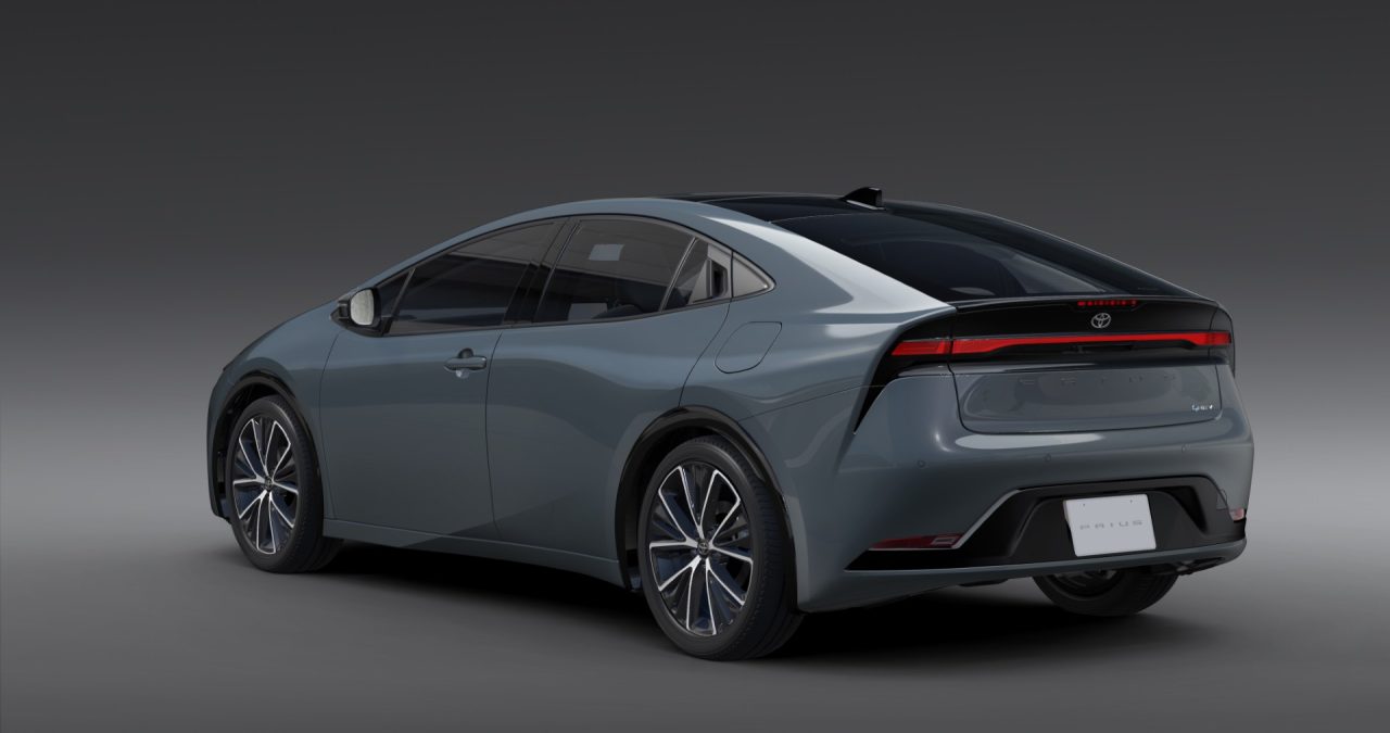 Toyota Prius baştan aşağı yenilendi