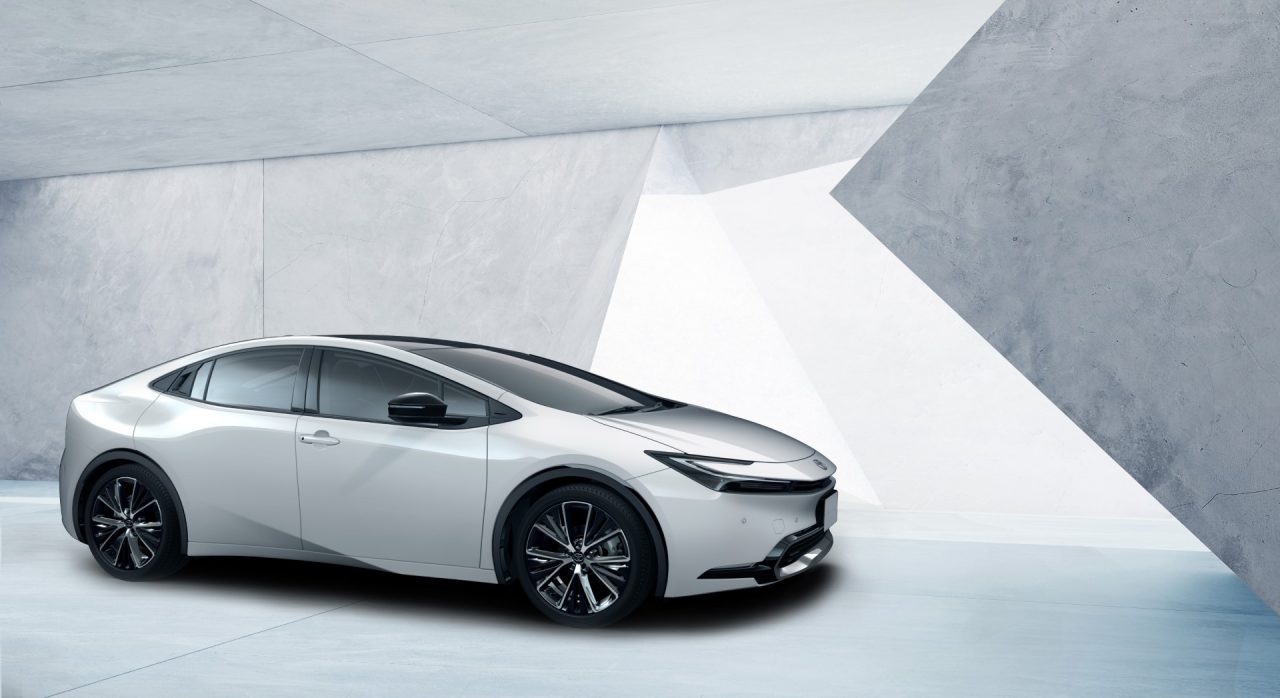 Toyota Prius baştan aşağı yenilendi