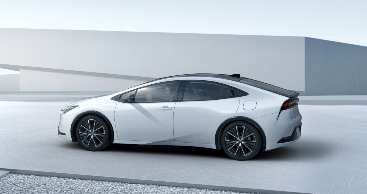 Toyota Prius baştan aşağı yenilendi